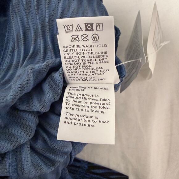 NWT Homme Plissé Issey Miyake Minimalism Sleeveless Shirt | Size 3 = L - Picture 5 of 7